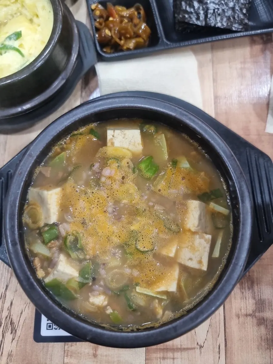 멜젓에 찍어 먹는 숯불 목살