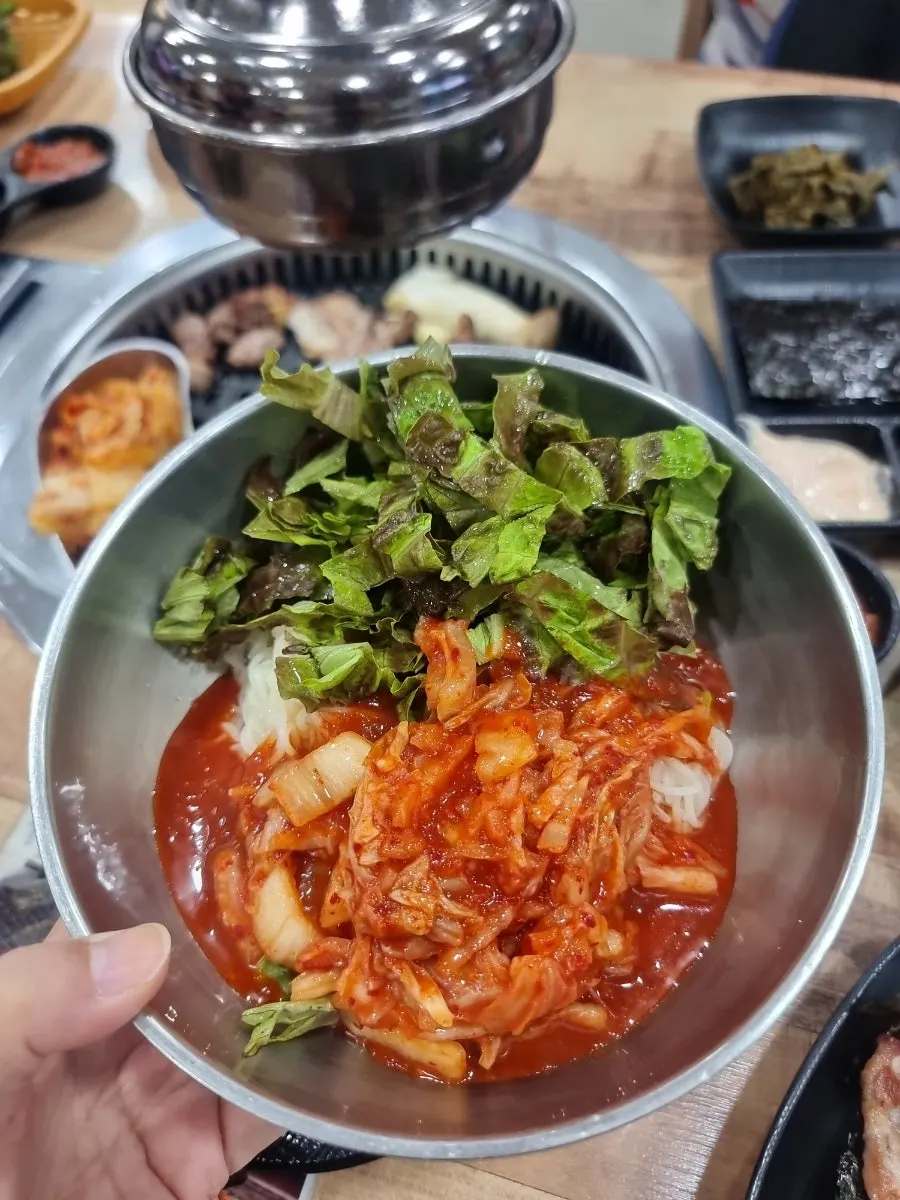 두부와 호박이 든 된장찌개 속