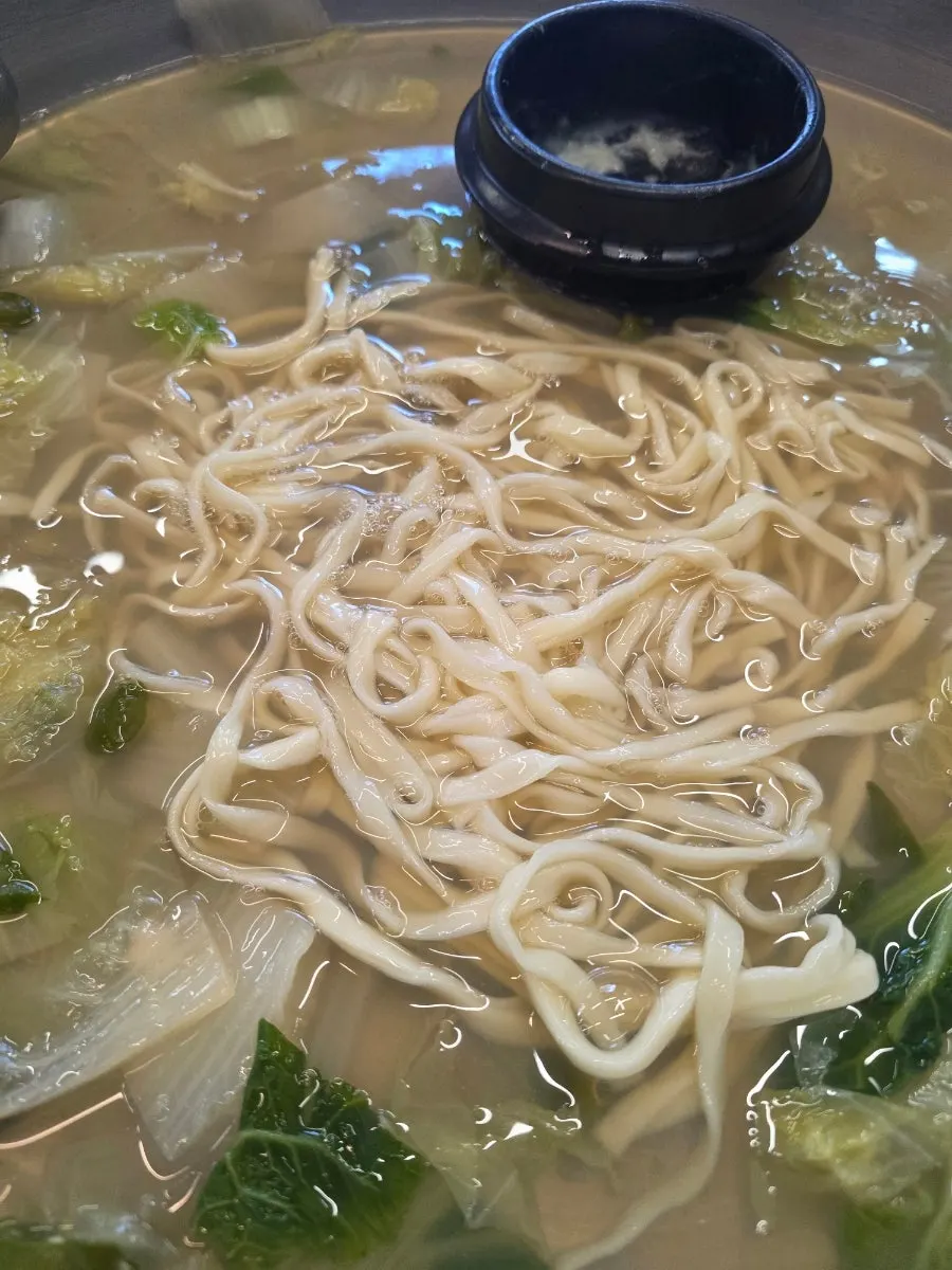 조개전골 뒤에 먹는 칼국수