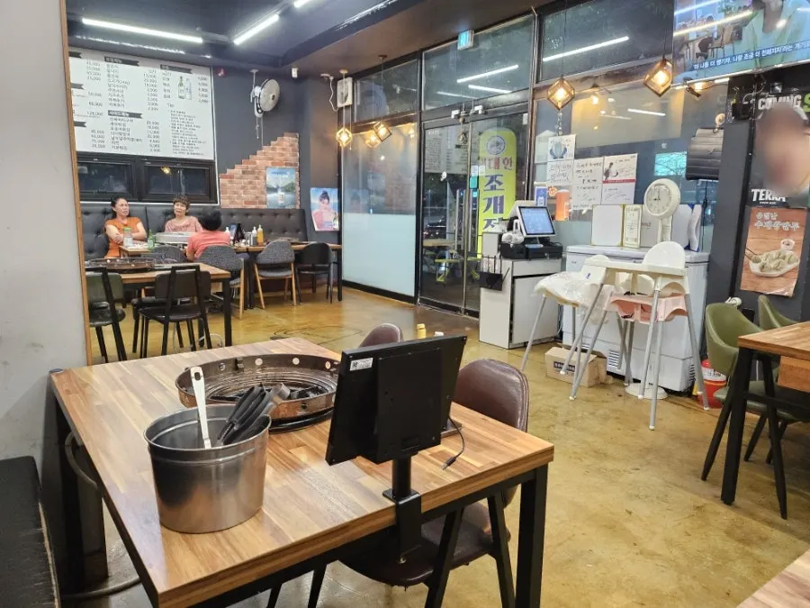Tables inside Widaehan Jogae Jeongol