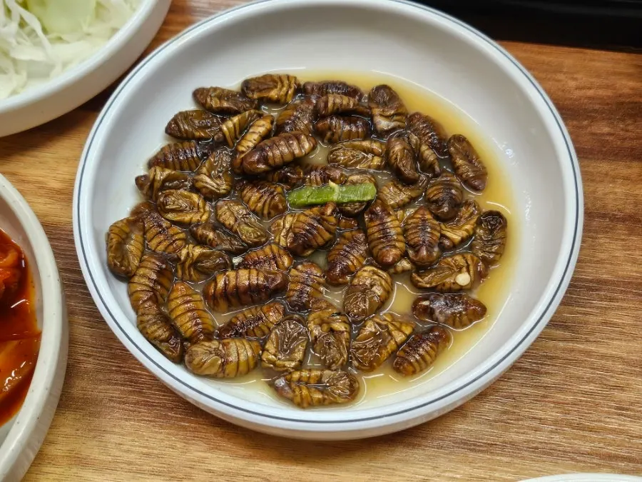 Beondegi and side dishes served as part of the basic spread