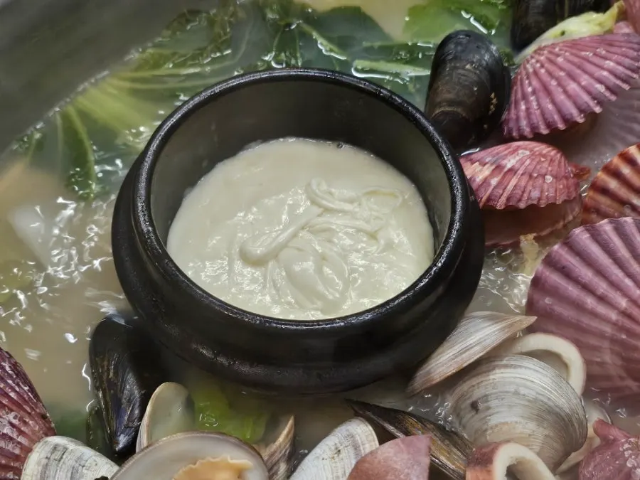 Clam hot pot broth and cheese