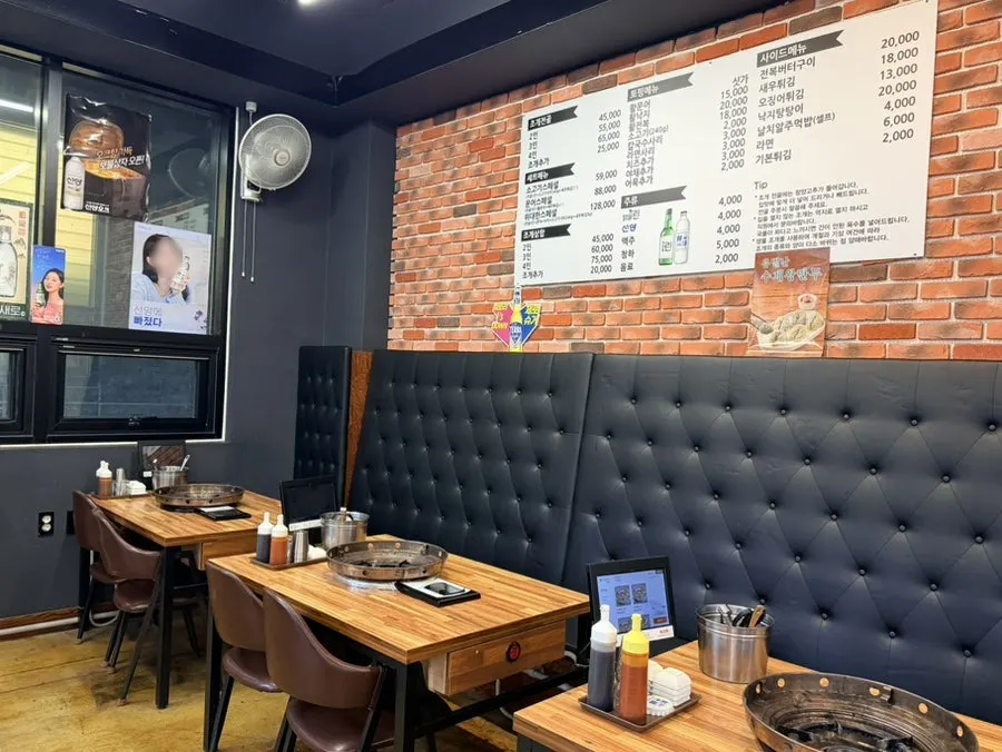 Ample table seating for larger groups
