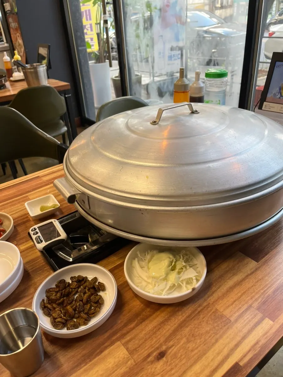 커다란 냄비에 담겨 나온 조개전골 2인분