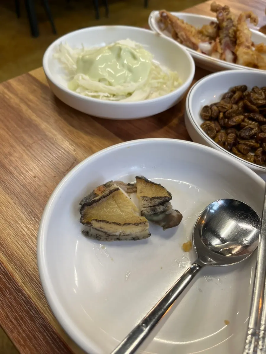 청양고추를 넣어 칼칼해진 해물 육수