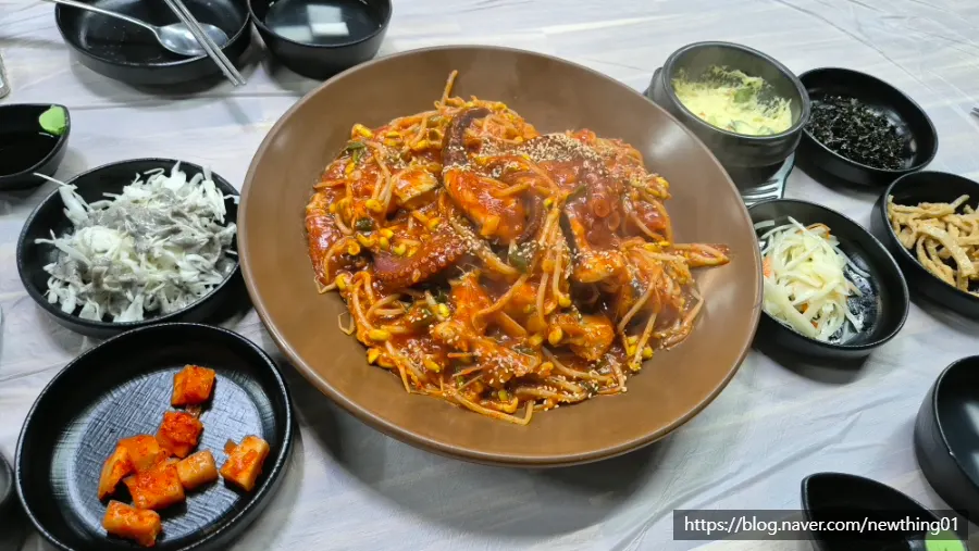 문어 다리가 올라간 아구 문어찜 소자