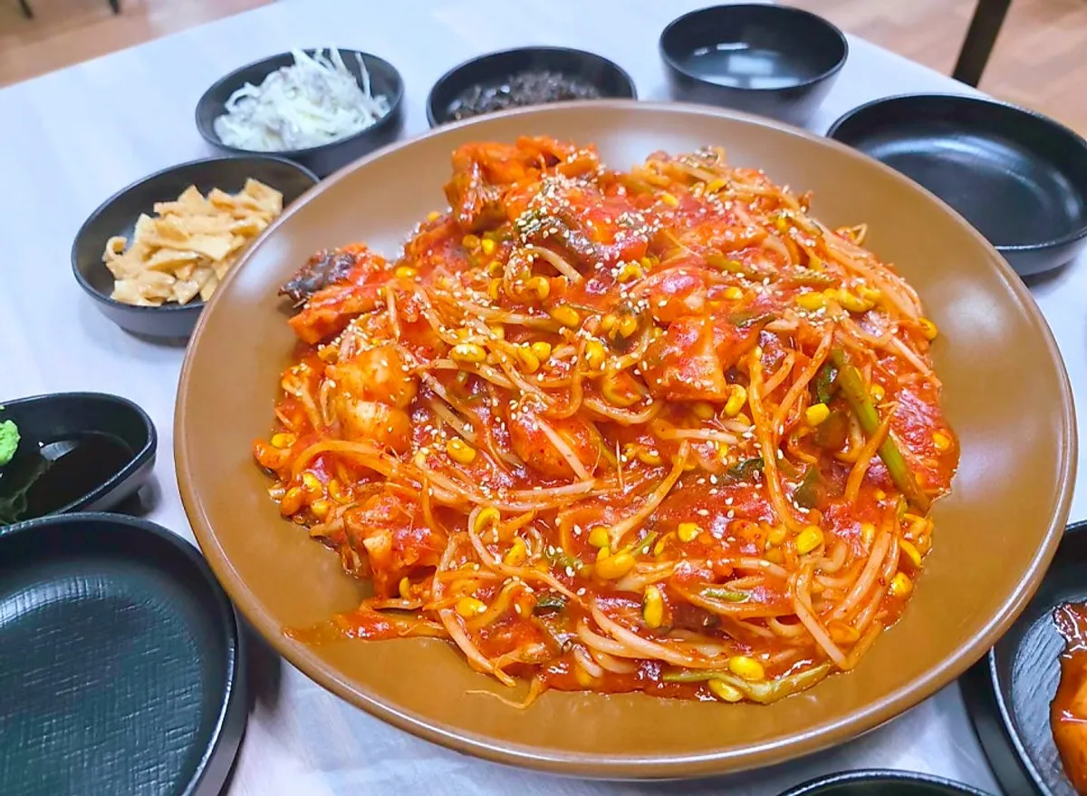 푸짐하게 담긴 섬마을 아구찜