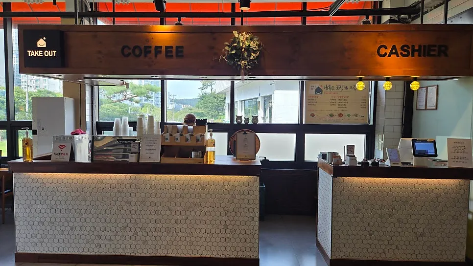 Free drink counter available after meals