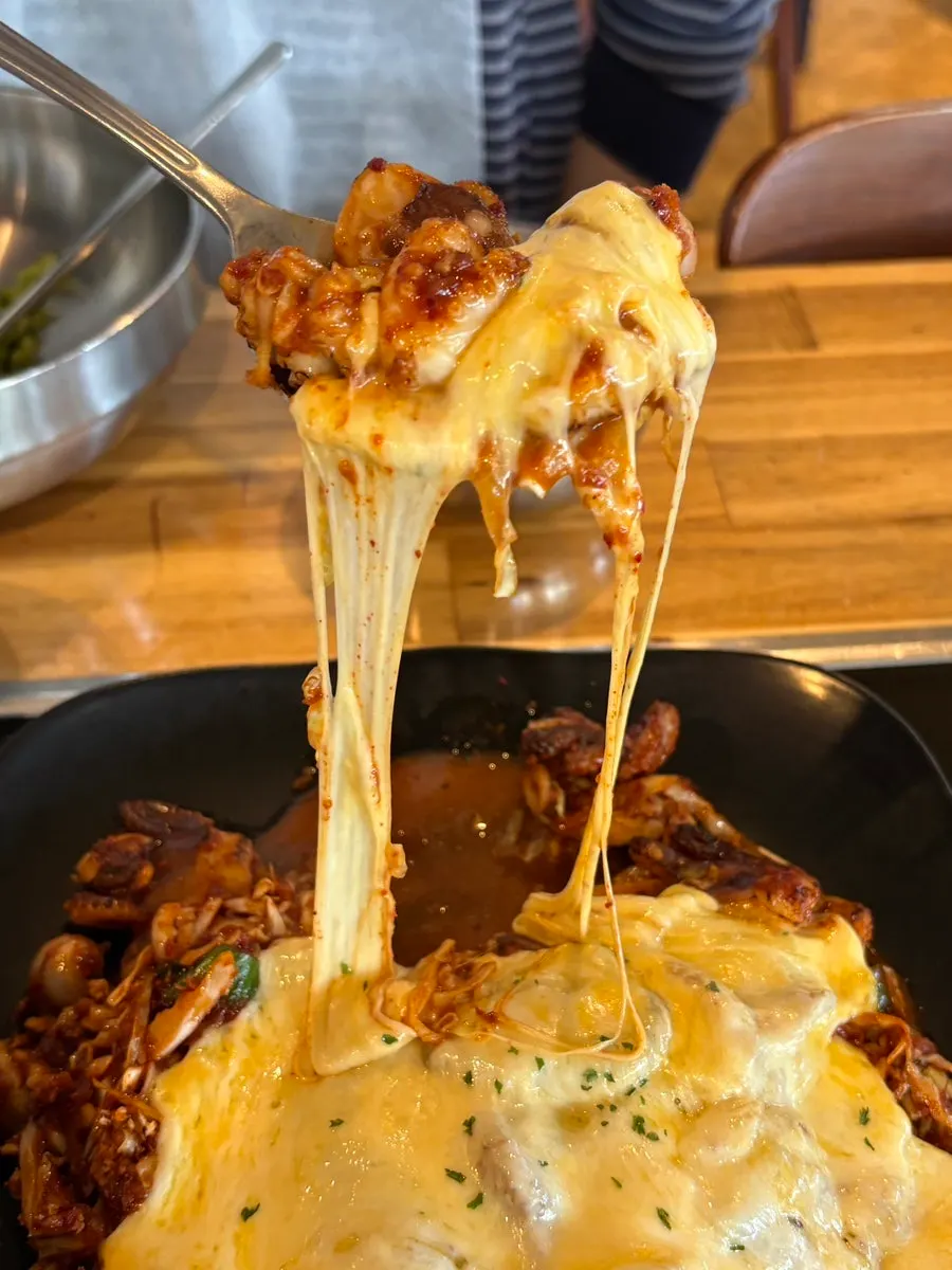 치즈를 올린 직화쭈꾸미볶음 2인분