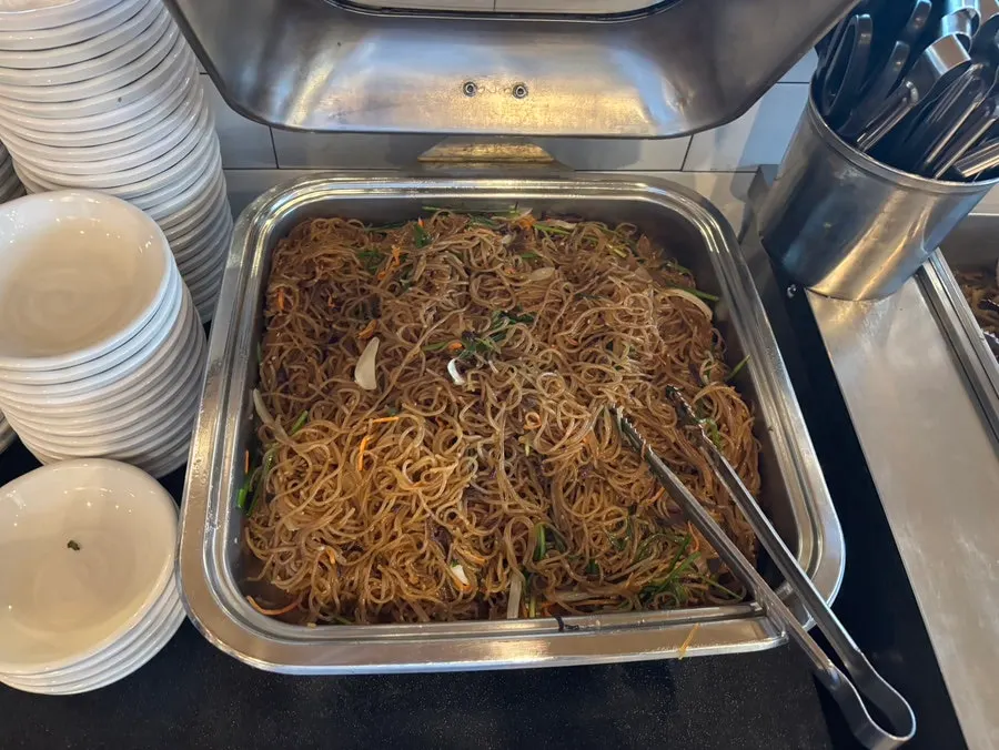 Self-bar with refillable rice and side dishes