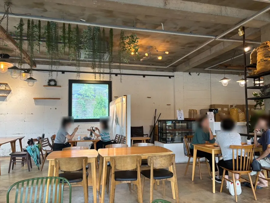Overall view of Boksakkot Pineun Jip Daejeon Branch