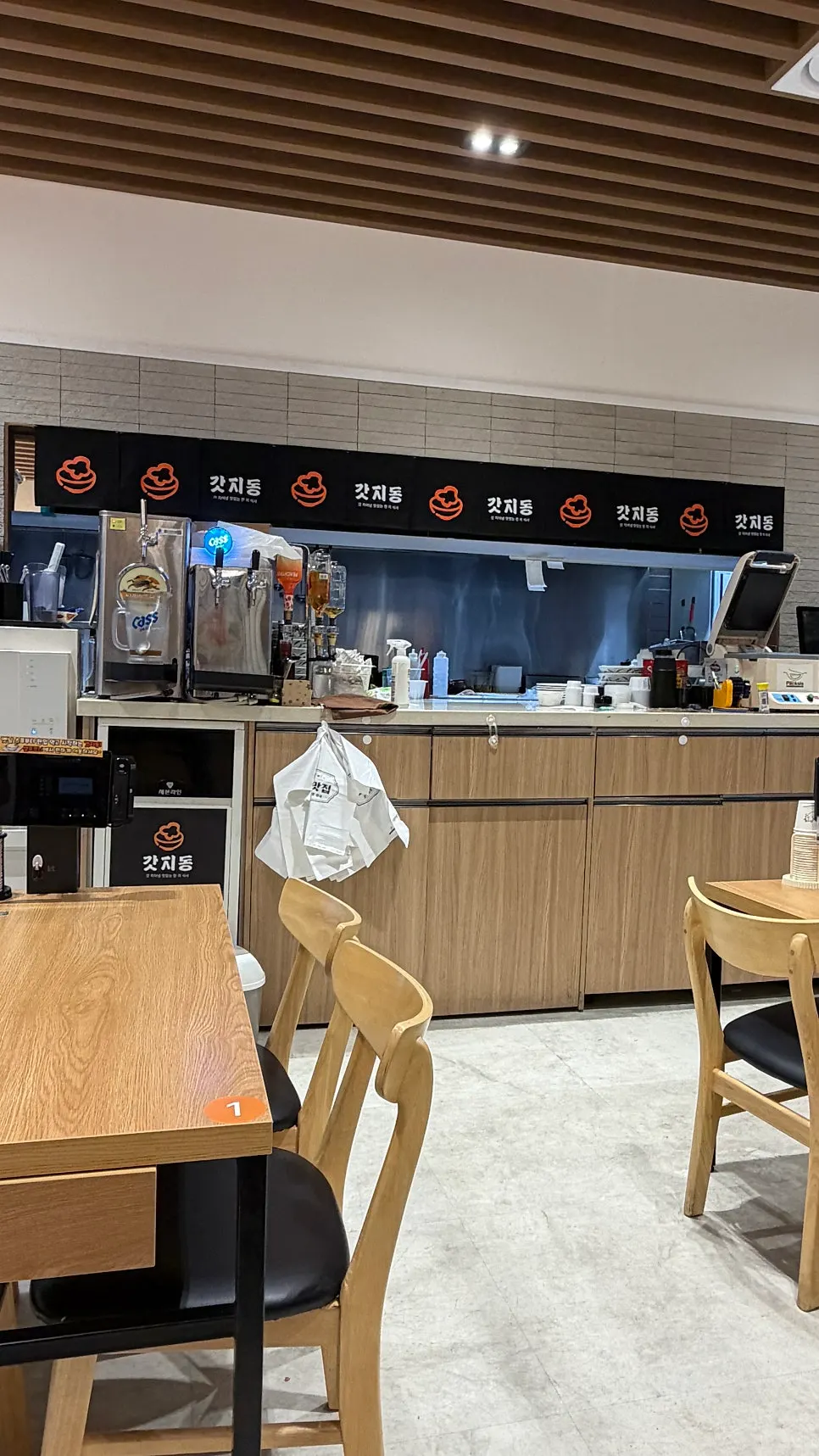 Interior of Gatjidong Noeun Branch with generously spaced tables