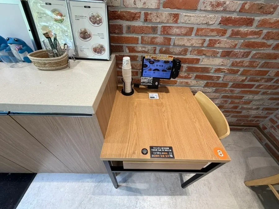 ทางเข้าและรายการเมนูของ Gatjidong Noeun Branch