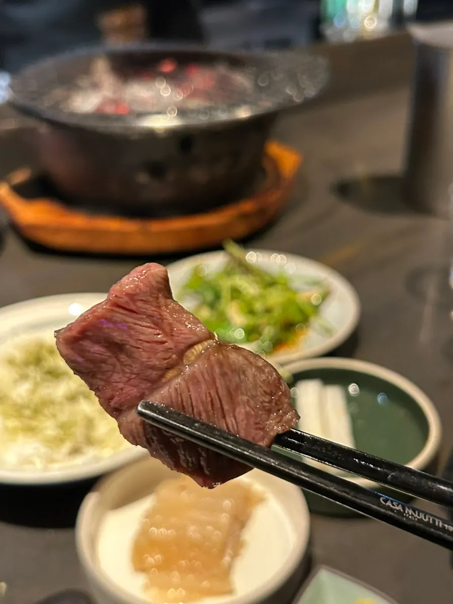 육즙이 도는 한우 채끝 구이