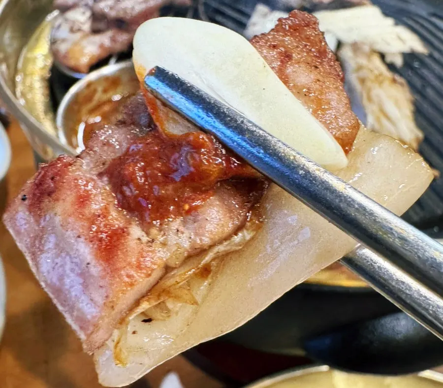 구운 백김치와 쌈장 조합
