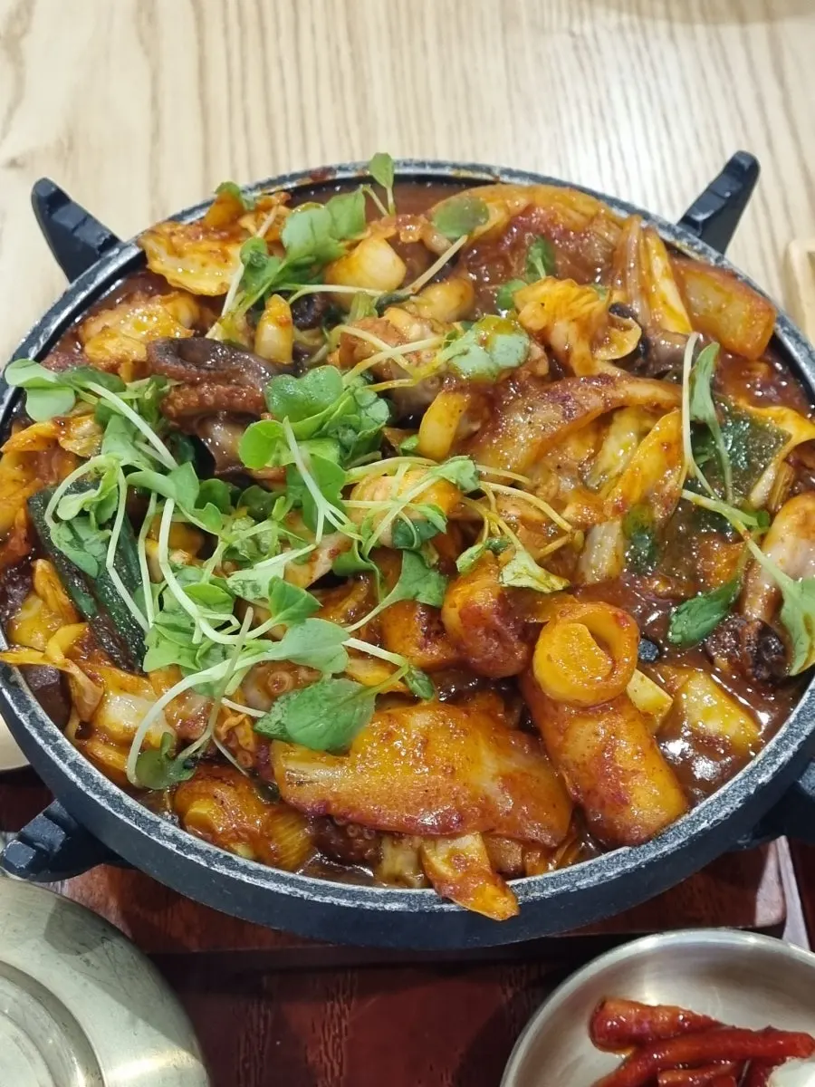 밥과 함께 먹는 한식 반찬 상차림