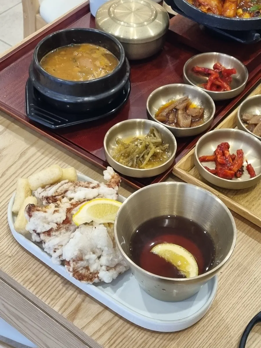 된장찌개에 비벼 주꾸미 올린 밥