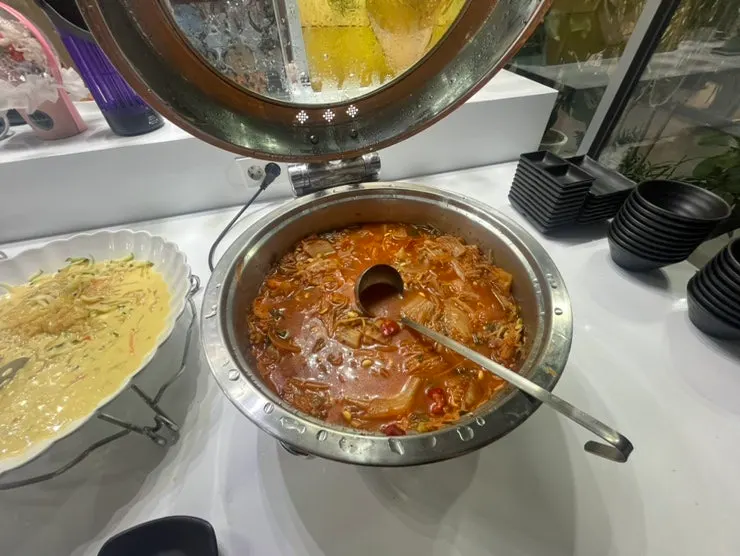 매장 내부 좌석과 통로