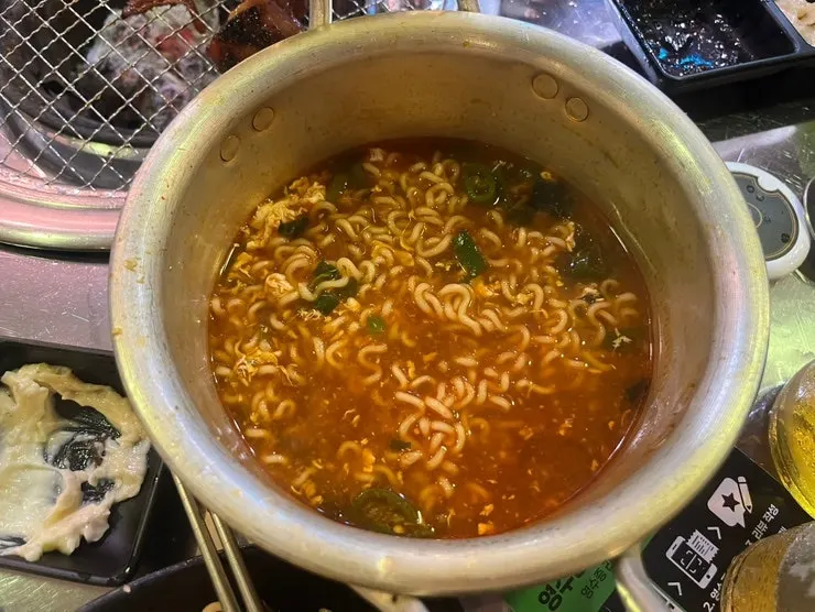 라면 셀프 코너와 커피, 아이스크림 기계