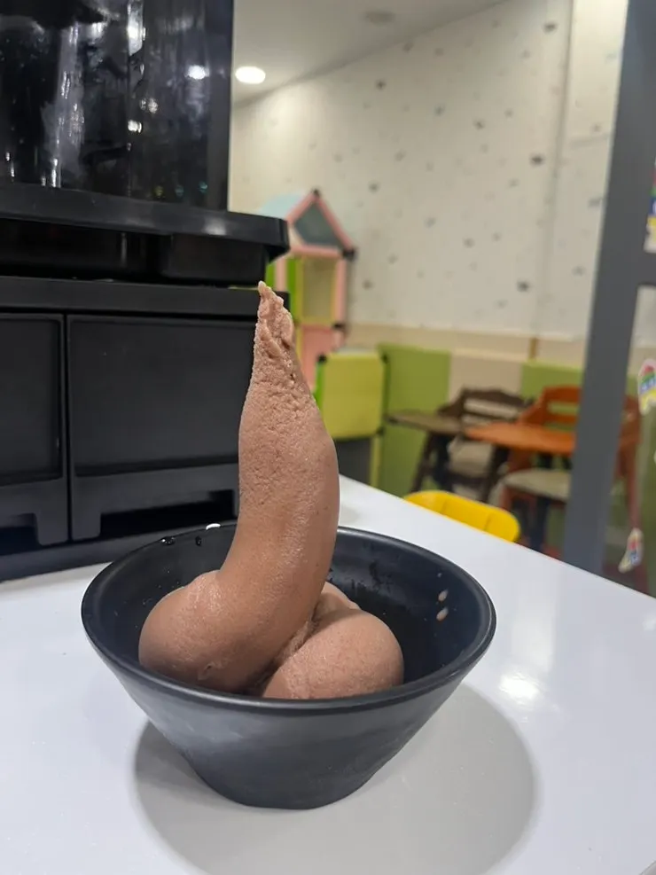 직접 뽑은 초코 아이스크림