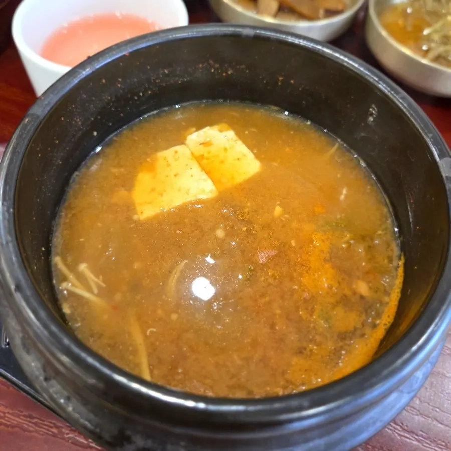 쭈꾸미볶음과 함께 나온 반찬 구성