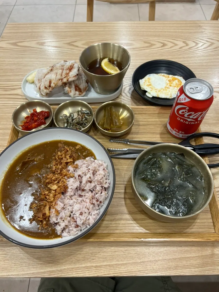 카페동이 대명역점 어깨살일식카레밥과 미니탕수육 한 상