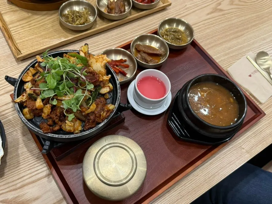 1인화로 제육 한정식밥상 한 상 차림