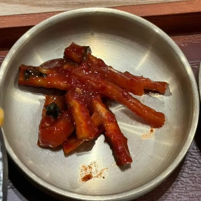 무말랭이와 우엉조림 등 밑반찬