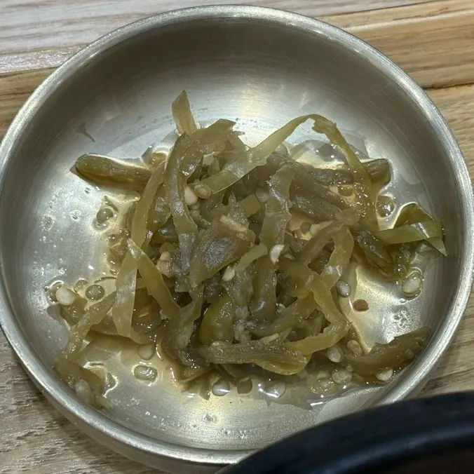 뚝배기에 끓여 나온 우삼겹 된장찌개