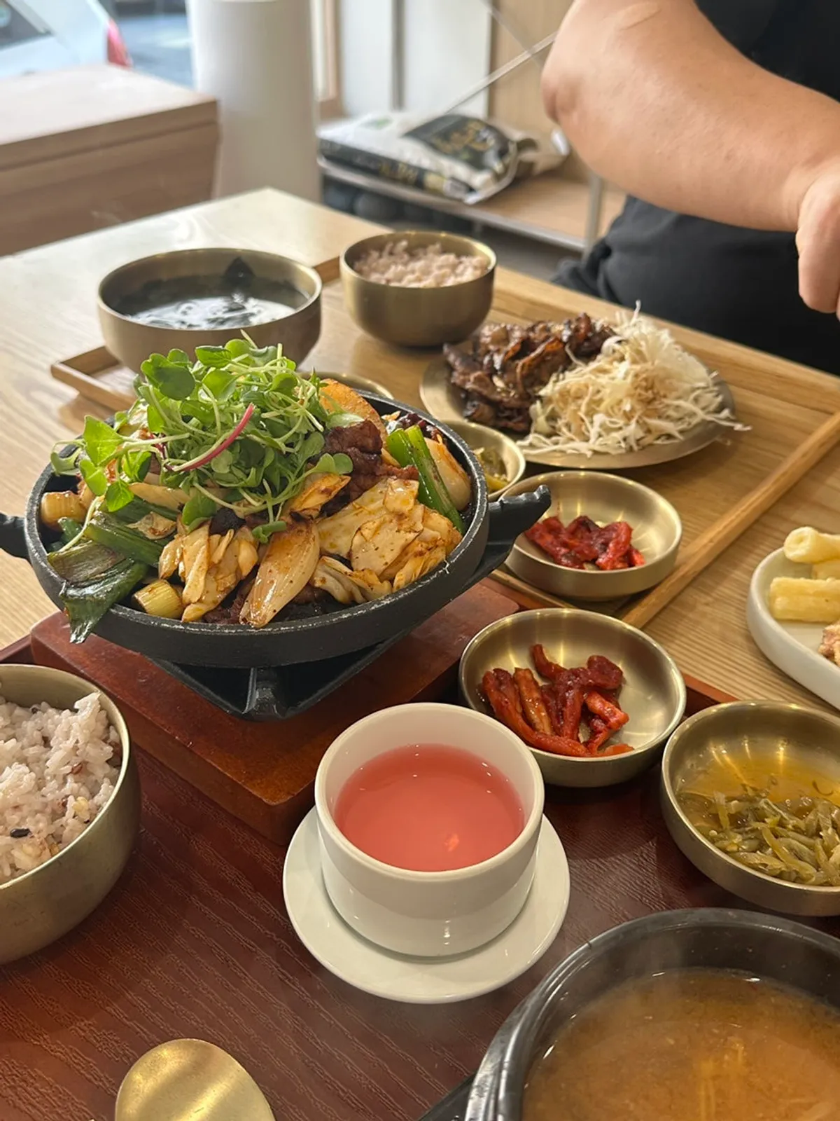 카페동이 대명역점 한정식 한상차림