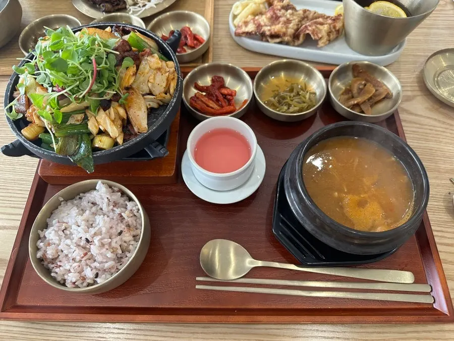 1인화로 직화제육한정식밥상 상차림