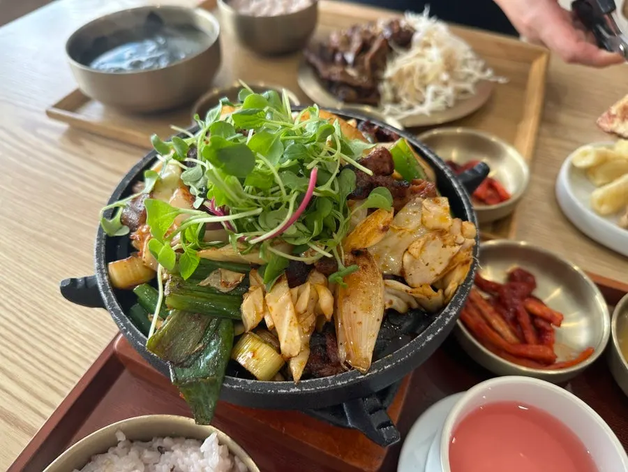 뚝배기에 끓여 나온 된장찌개