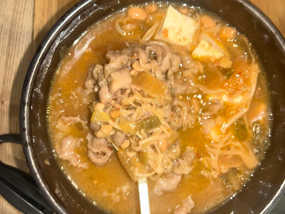 카페동이 된장찌개 밥상 클로즈업