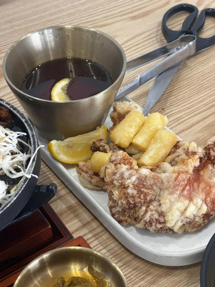 고기와 두부가 든 얼큰한 김치찌개
