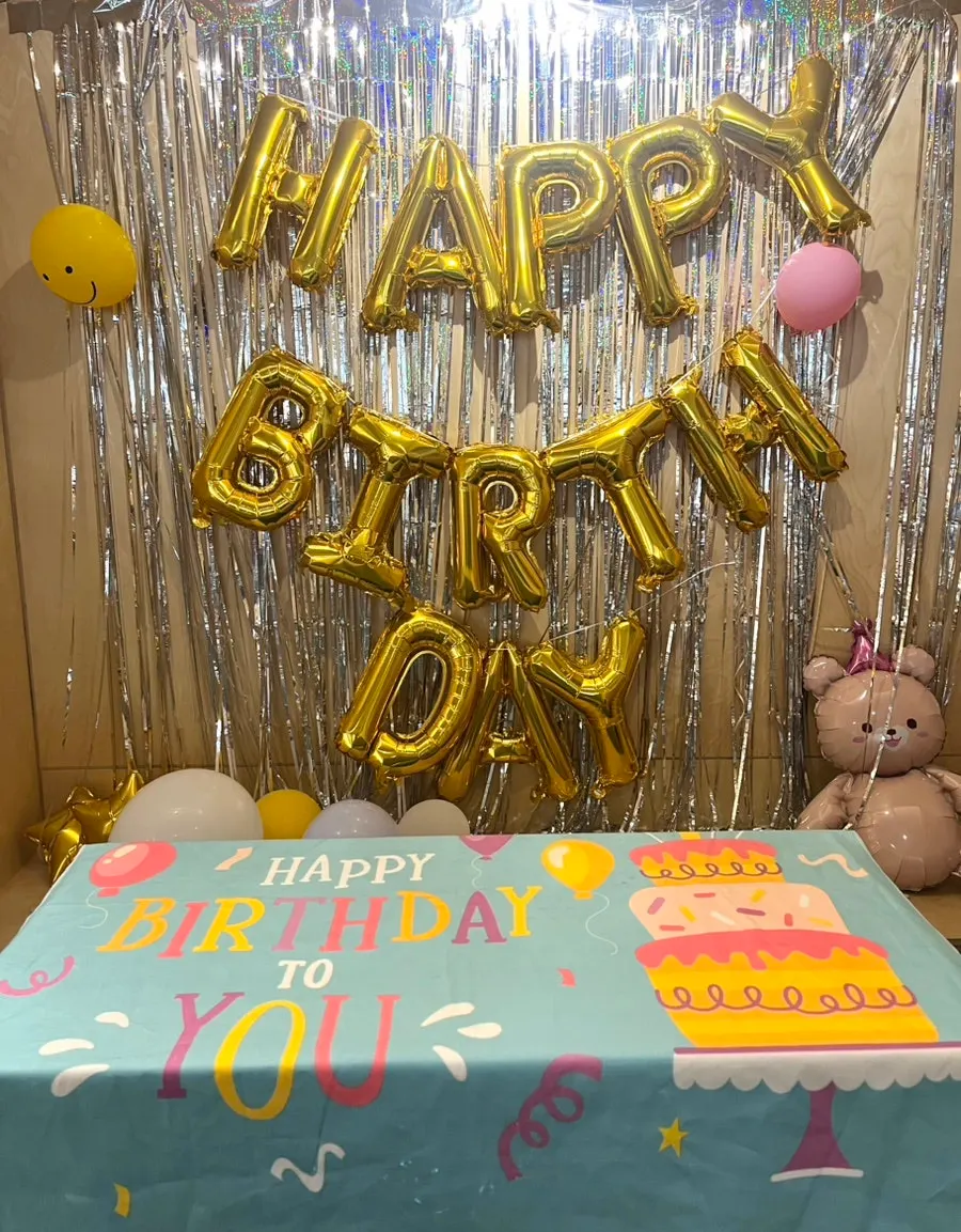 강아지 생일 포토존과 놀이터 공간