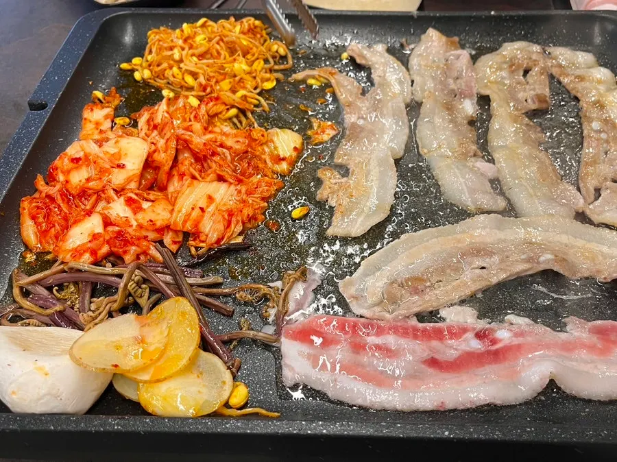 Close-up of thin-cut pork belly grilled with no gamey smell