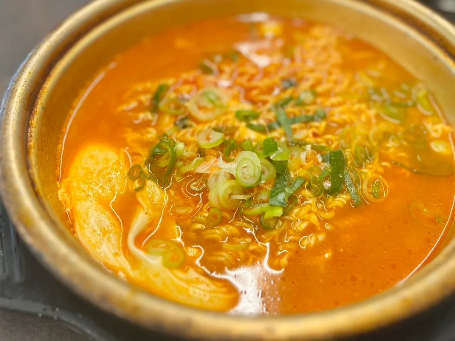 Spicy jjamppong-flavored ramyeon served as the meal course