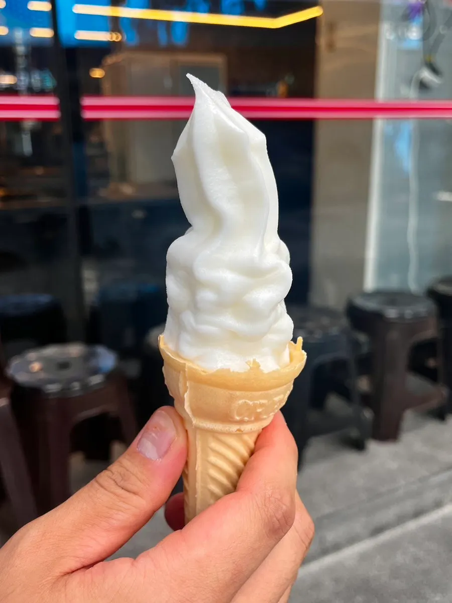Milk-flavored ice cream served as a post-meal treat