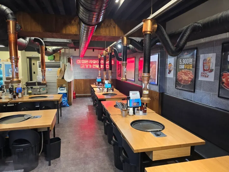 BBQ restaurant hall seating with ventilation system installed