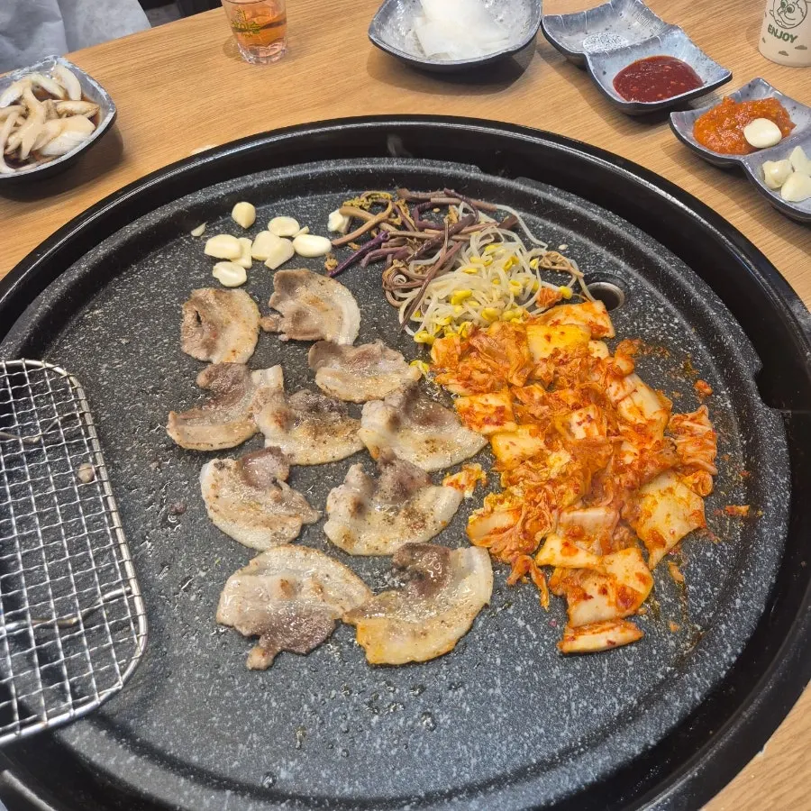 꽃삼겹살 100g 접시