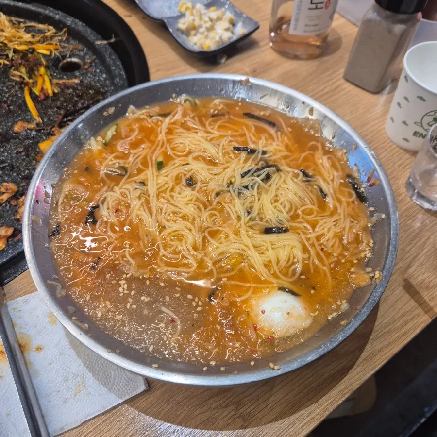 가장자리까지 노릇한 대패뽈항정살