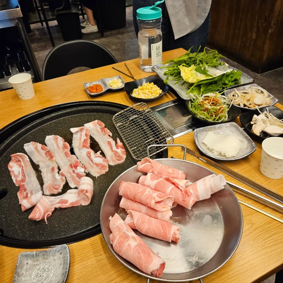 Sliced pork table spread at Daepae Market Gangnam Nonhyeon Branch
