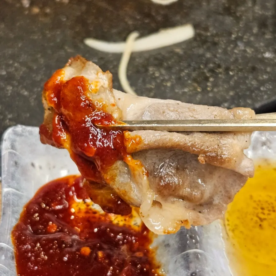 Sliced pork shoulder grilling
