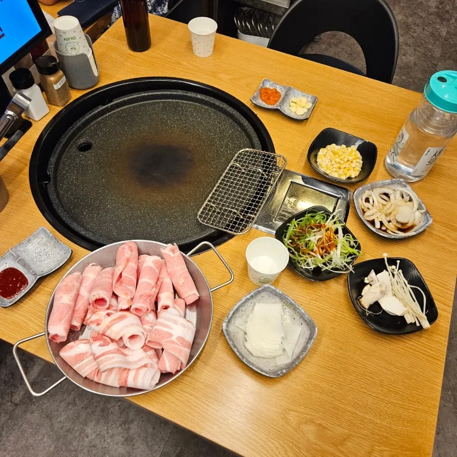 Plate of side dishes brought from the self-service corner