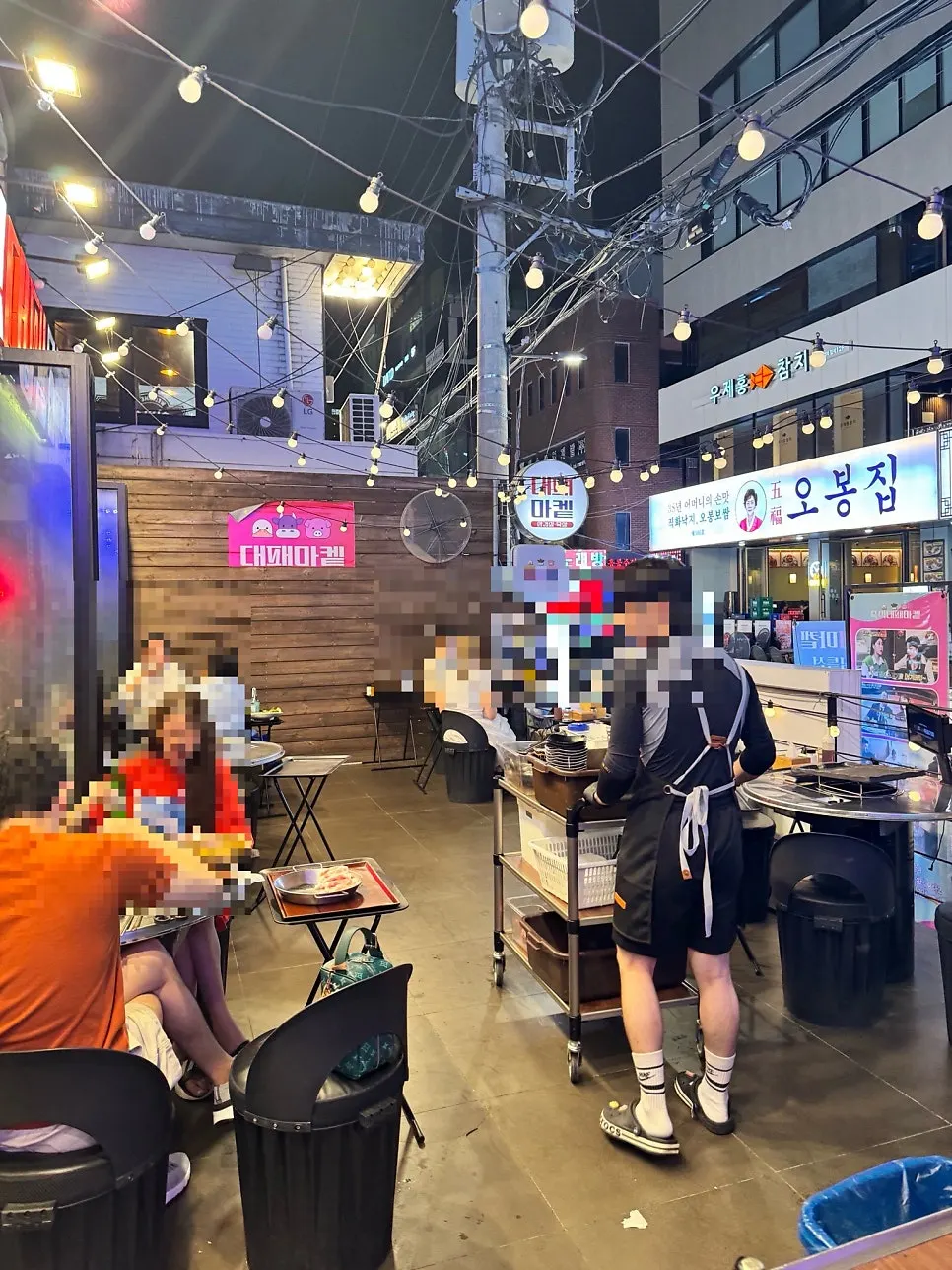 저녁 7시 만석인 대패마켙 야외 좌석