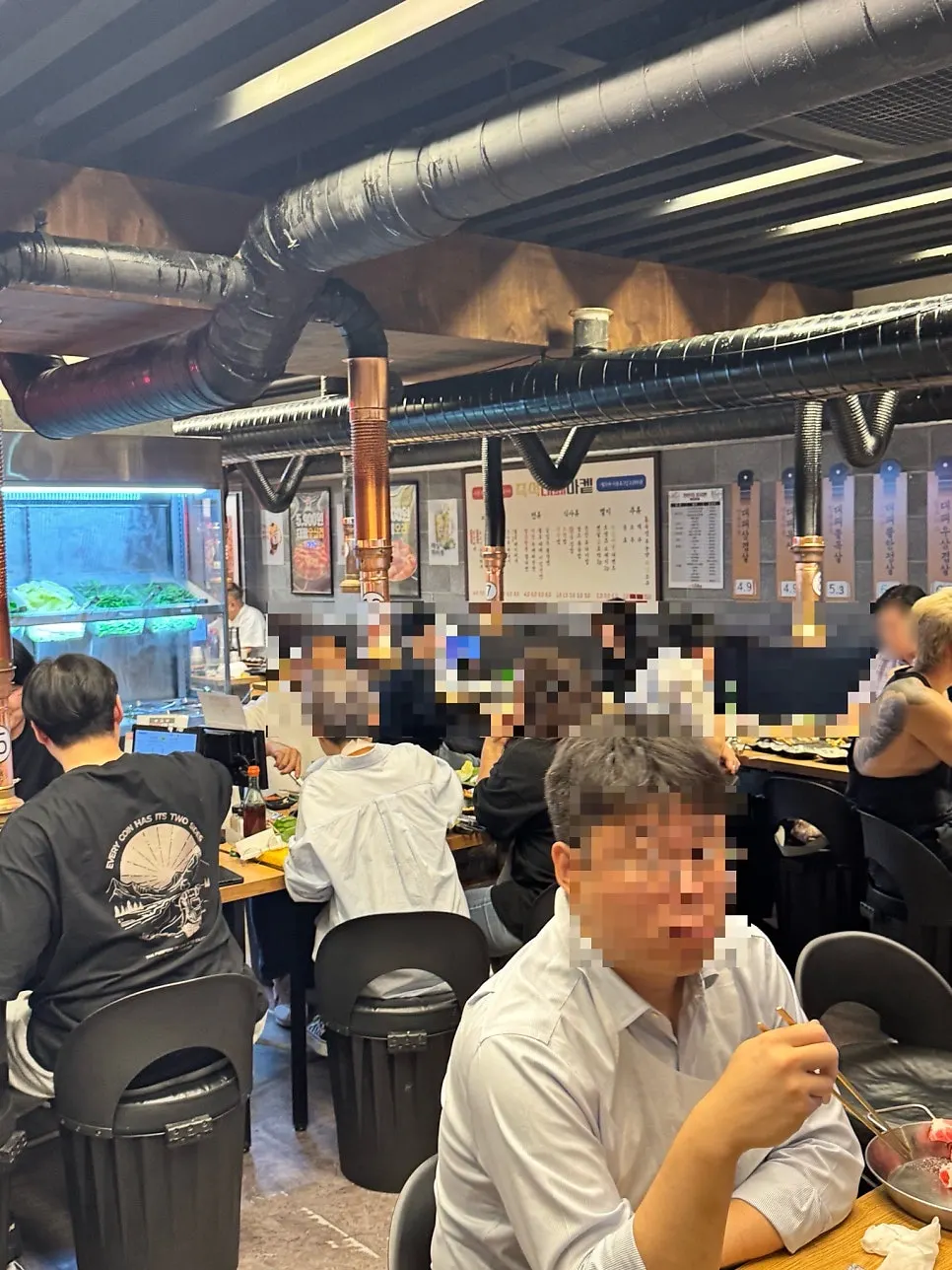 영동시장 안 대패마켙 강남논현점 입구