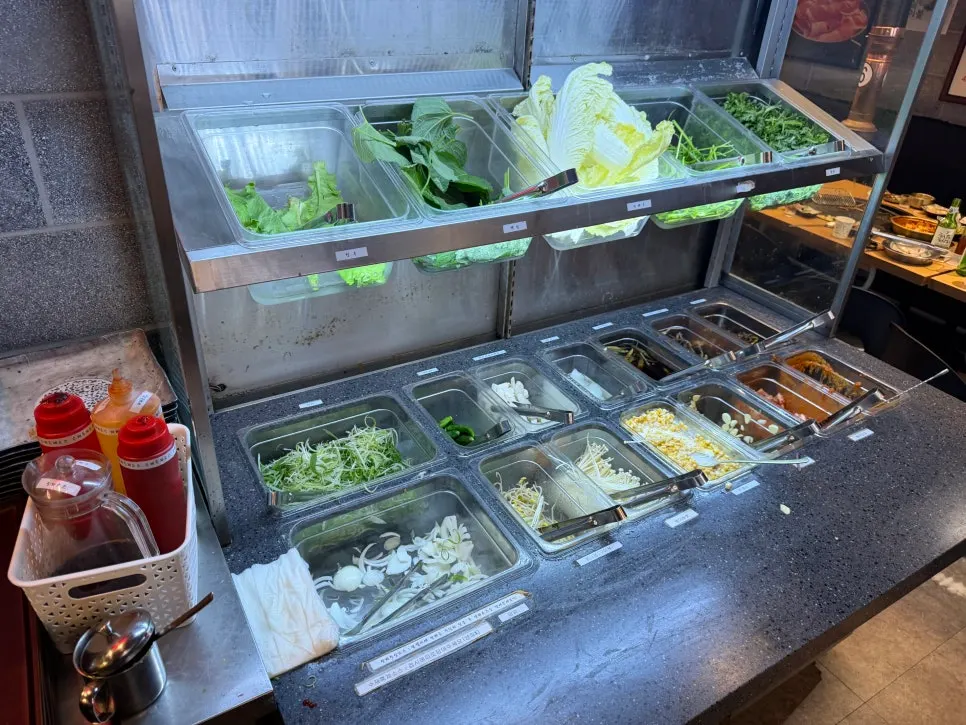 The station where meat is shaved fresh upon order