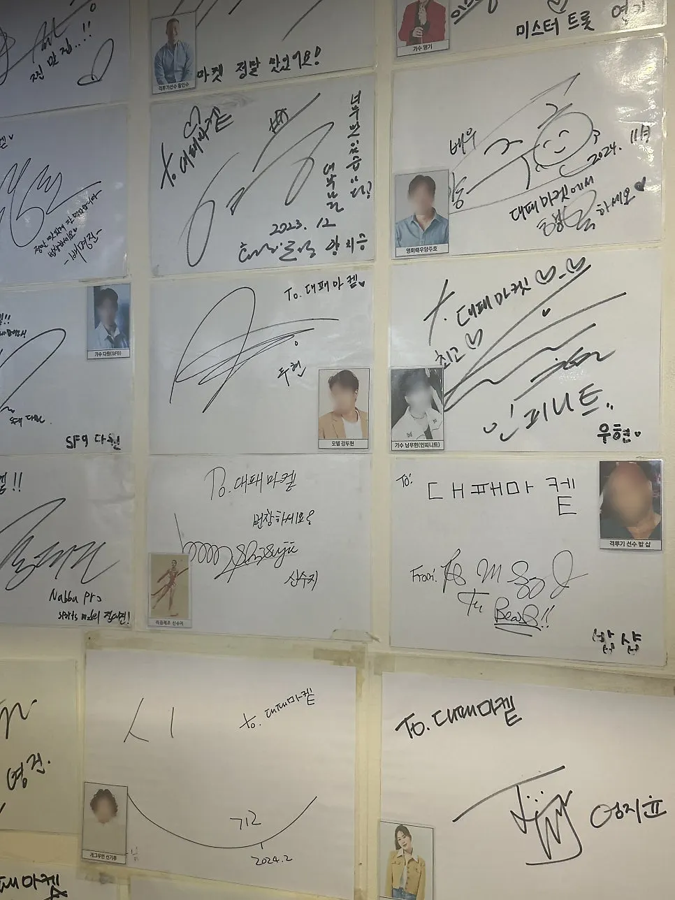 Celebrity autographs on the restaurant wall