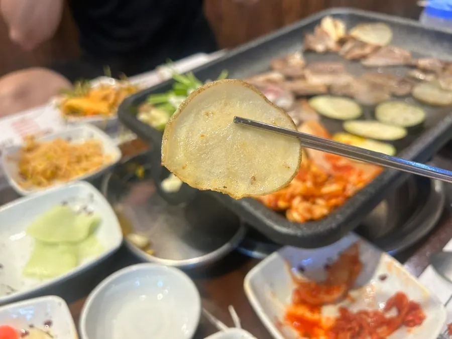 A table at Daepae Sinhwa after finishing the meal