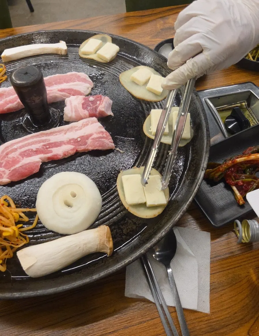 기본 반찬 접시 클로즈업